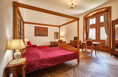 Saint-Geoire-en-Valdaine House | Guest House 'La Suite Rubis' with Shared Terrace and Shared Garden
