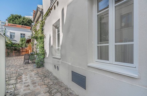 Malakoff Apartment | GuestReady - studio direct line Champs-Élysées