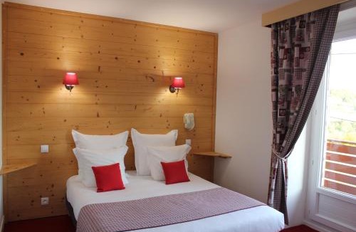 Besse-en-Chandesse Hotel | Hôtel Les Charmilles