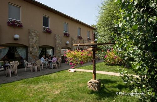 La Chomette Hotel | Hôtel Restaurant La Crèche et sa piscine intérieure - Logis Hôtels