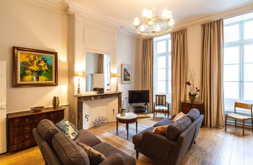 Amboise Apartment | Historic apartment, Old Town Amboise, across from Château, close to restaurants
