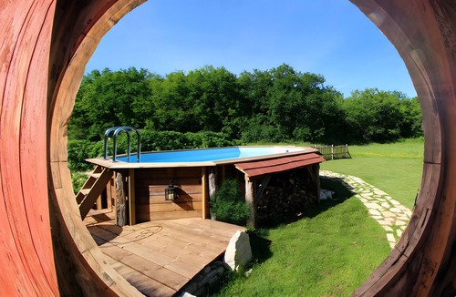 Lavaurette House | Hobbit House: A Magical Escape in the Heart of Middle-earth