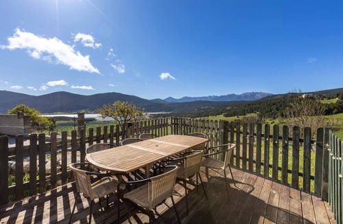 Les Angles House | Holiday Home 'Cottage des Pléiades' with Lake View and Wi-Fi