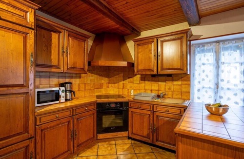 La Tour-dʼAuvergne House | Holiday Home 'Maison De Vacances 6-8 Pers Proche'