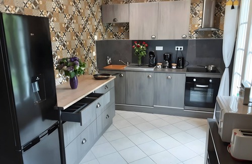 Lanobre House | Holiday Home 'Gîte De Lonzanges' with Mountain View, Private Terrace and Wi-Fi