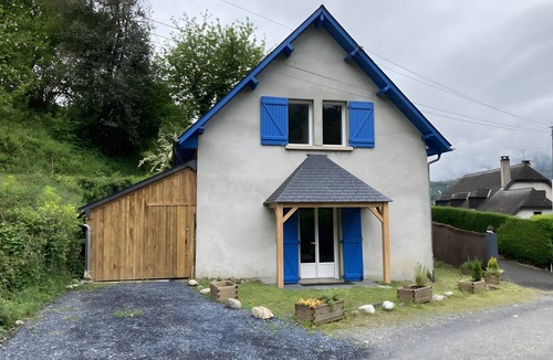 Prechac House | Holiday Home “L’oustal De Préchac 2” with Mountain View, Private Terrace & Wi-Fi