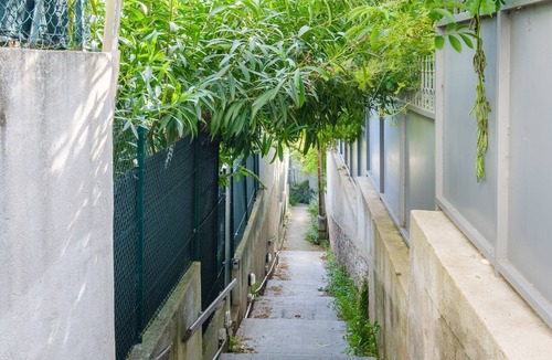 California - Pezou House | Holiday Home 'Maison Centre Cannes' with Private Terrace, Private Garden and Air Conditioning