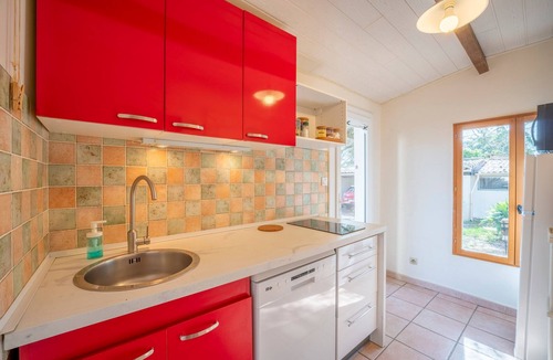 Garrigues House | Holiday Home 'Mazet' with Private Terrace, Private Garden and Wi-Fi