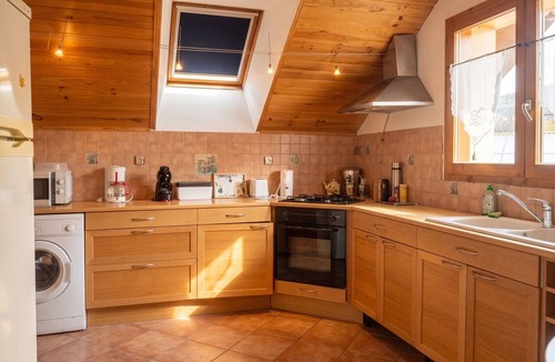 Chateauroux-les-Alpes Apartment | Homerez - Apartment Châteauroux-les-Alpes