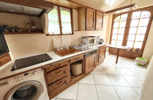 Lanobre House | Homerez - Charming House in Lanobre with Garden