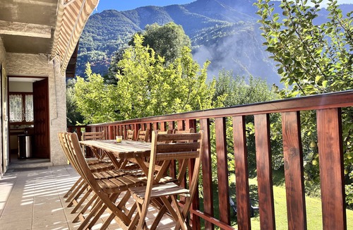 Le Bourg-d'Oisans House | Impressive Detached House, Bike/Ski Fiendly, Spacious Interior, WIFI, Garage