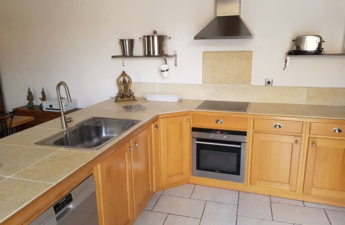 Lancon-Provence House | In a quiet location between Aix and Marseille. Provence. Beach 10 km away, with no buildings directly across from the property