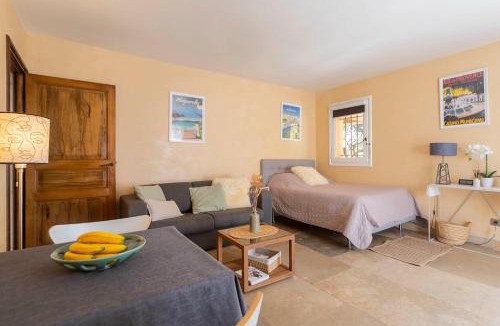 Le Tholonet Apartment | Independent Panoramic Studio with Pool - Le Tholonet