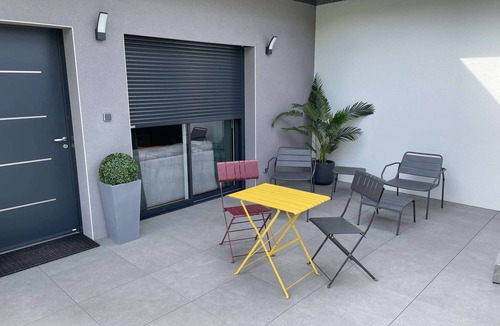 Drumettaz-Clarafond Apartment | Jungle - Air-conditioned 4* apartment with terrace and mountain views