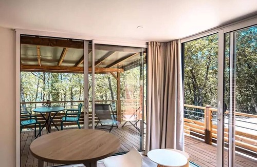 Aiguines House | Key Westotel - Air conditioning + Sheets and towels included (for 2 people)