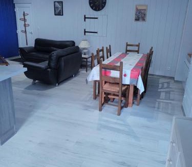La Chapelle-Agnon House | L 'échappe-loups maison de 2 à 8 personnes et garage