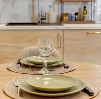 Republique - Tolstoi Apartment | L'Émeraude - une suite élégante aux portes de Lyon