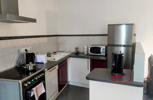 Millau Apartment | L'appart Millau – Downtown Apartment with Wi-Fi and Free Parking