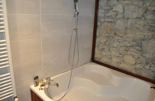 Noyarey Bed & Breakfast | L'Argentier Guest Room – Heated Indoor Pool & Characterful House