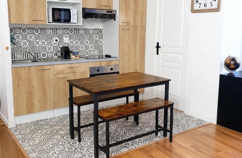 Grenoble City Centre Apartment | L'Atlas de la Bastille Downtown Tram Station