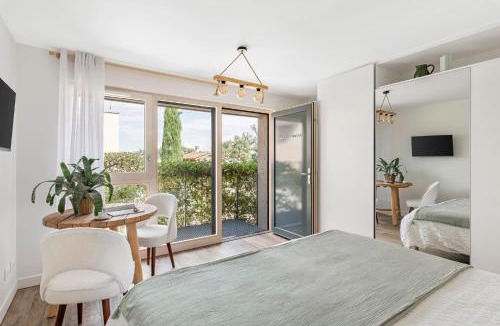Boisset-les-Montrond House | La Clé des Chaumes - Maison d'hôtes de charme avec piscine et bain nordique