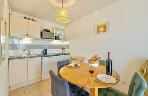 Calvisson Apartment | La Dolce Vita, 2 guests, Pool in Calvisson