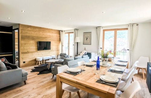 Valloire Apartment | La Flèche d'Or Apartment – Valloire, Central, Mountain Views, Sleeps 12, Terrace, Parking