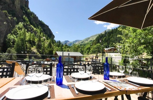 Valloire Apartment | La Flèche d'Or Apartment – Valloire, Central, Mountain Views, Sleeps 12, Terrace, Parking