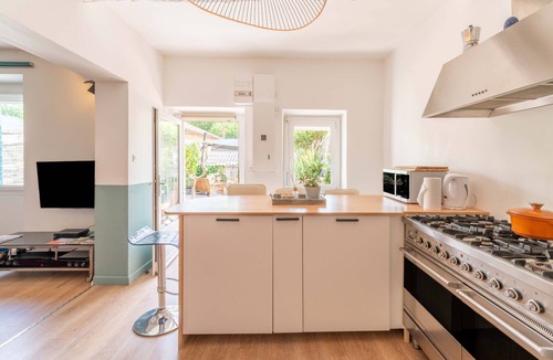 Carpentras House | La maison d'à côté, charming town house near Mont Ventoux