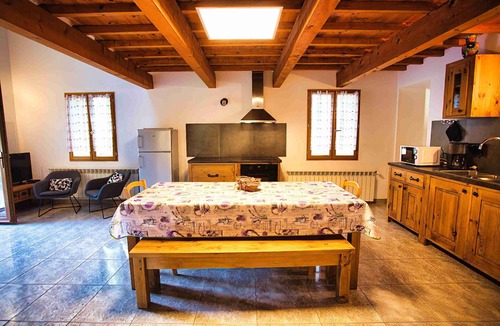 Saint-Jean-de-Bueges Apartment | La Séranne, apartment for 7 people, independent entrance. Garden, barbecue, pool