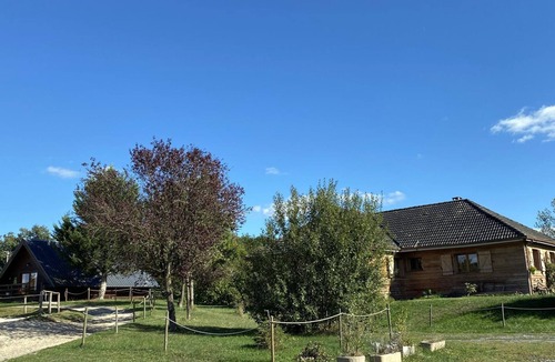 Le Vernet Cottage | Large chalet, parking, pets welcome - 11 guests near Vichy