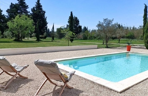 Monteux House | Large, comfortable Provencal farmhouse with private pool and park for 12 people