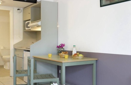 Merville Apartment | Large Mezzanine Stay for 6 in Merville