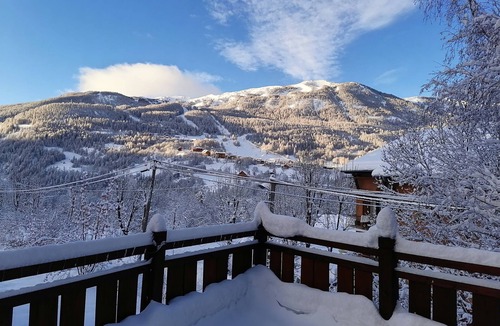Allos Ski Chalet | Large, modern, cosy log cabin for 2 or 3 families; sleeps 12