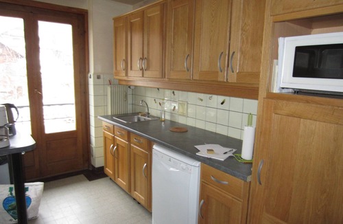 Chamonix City Centre Apartment | Large, sunny, quiet location, close to all amenities, direct view of Mont Blanc