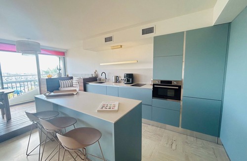La Petite Motte Apartment | Large t2 with magnificent view of the port -wifi -Clim - parking