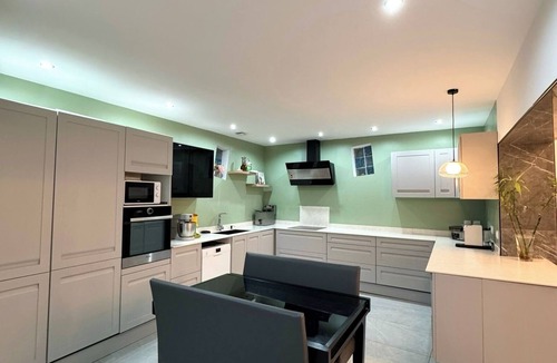 Route de Beaucaire Villa | Large villa with a private pool, 10 minutes from downtown and 30 minutes from the beaches