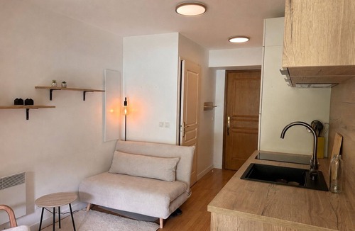 Giez House | 🏡 Le Birdie – Studio with Balcony Between Lake and Mountains