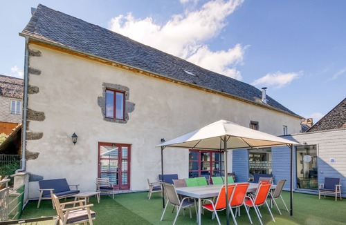 Orcival Villa | Le Paradis 30 km from Clermont-Ferrand, at the entrance of Orcival, charming town.