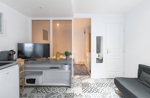 Yves Farge - Le Fleuve Apartment | Le Petit Macé - Studio Cosy en centre ville