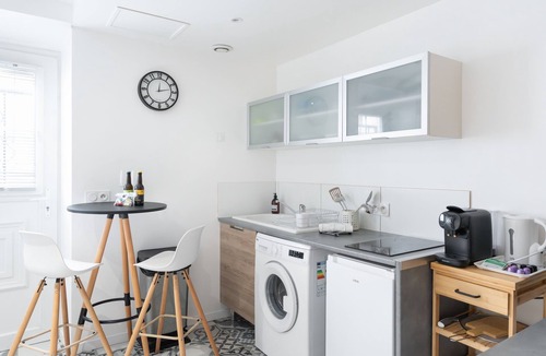 Yves Farge - Le Fleuve Apartment | Le Petit Macé - Studio Cosy en centre ville