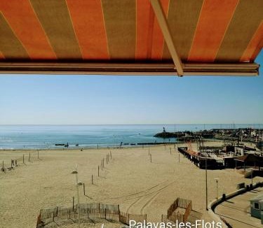 Palavas-les-Flots Apartment | Le Saint Roch - belle vue mer en plein centre ville