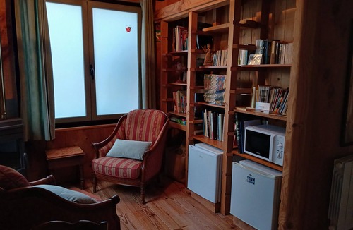 Billom Apartment | Les Bambous Vacation Rental, for 2 people, downtown Billom (one pet allowed)