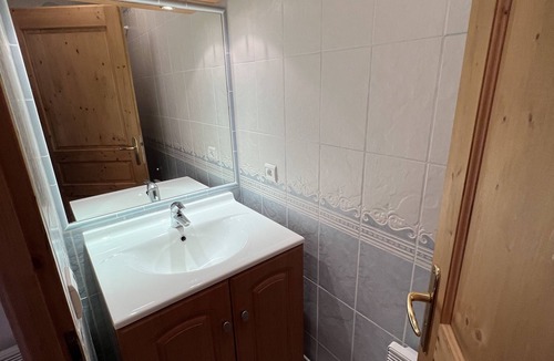 Montalbert Apartment | Les Granges 13, 6-8 person 50m from the slopes