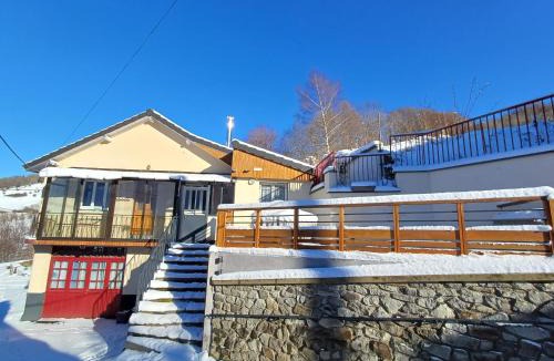 Orcival House | Les Planchettes