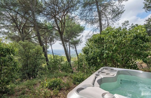 Saint-Marc-Jaumegarde Cottage | Lodge & spa Tour de Keyrié - Le Chant des Pins Aix en Provence