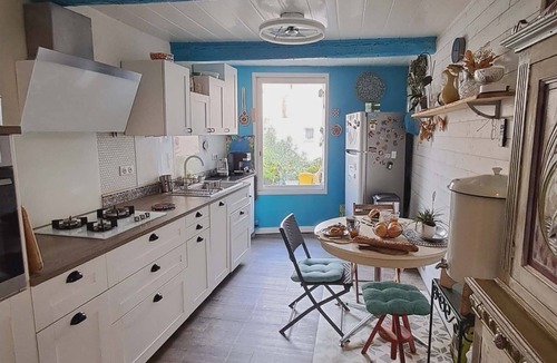 Meze House | Lovely 2-bedroom house with AC in quaint Mèze