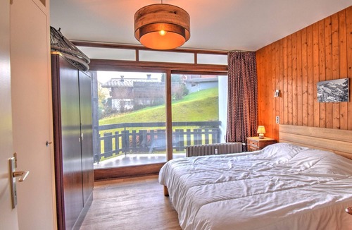 Morzine Apartment | Lovely apartment at Pleney base for 4/5 pers. in Morzine, parking available
