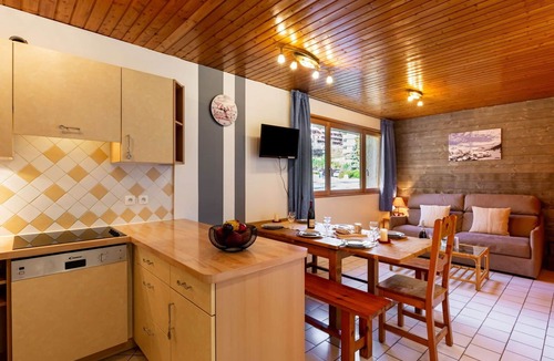 Tignes Apartment | Lovely apartment for 7 guests with WIFI, TV and balcony