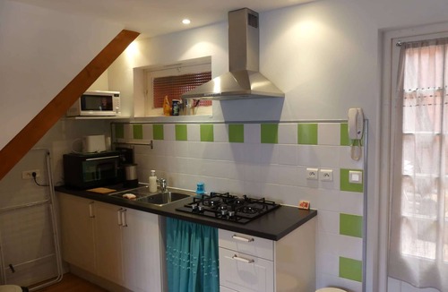 Limoux Apartment | Lovely Limoux: office, AC, kitchenette, WIFI, TV